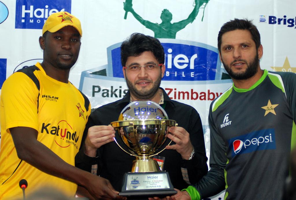 Trophy for Pakistan-Zimbabwe series